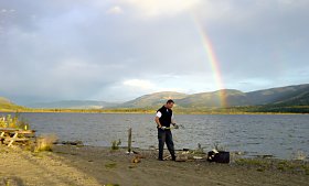 Regenbogen am Robert Campbell Highway